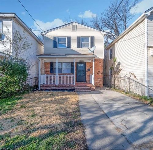 1027 30th St, Newport News, VA, 23607-4205 | Card Image