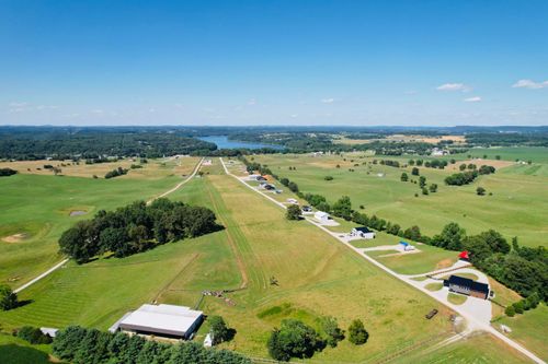 2 Lighthouse Dr, Monticello, KY, 42633-1301 | Card Image