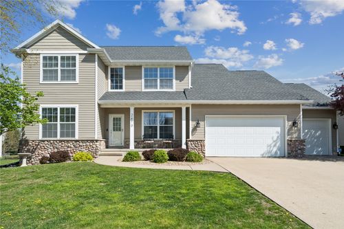 2470 Wolf Run, Hiawatha, IA, 52233 | Card Image