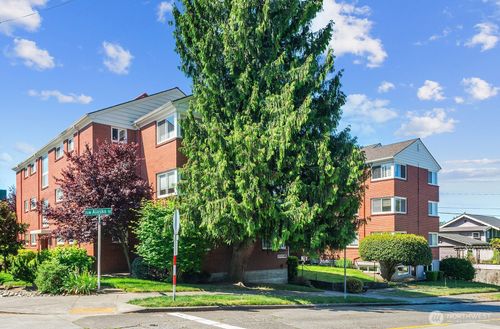 11-4407 Sw Alaska St, Seattle, WA, 98116-4463 | Card Image