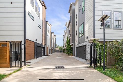 a-602 W 28th St, Houston, TX, 77008-1916 | Card Image