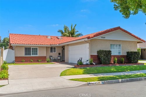 4589 Hazelnut Ave, Seal Beach, CA, 90740-2917 | Card Image
