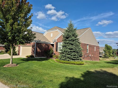 2081 Orwell St, Lake Orion, MI, 48360-1255 | Card Image