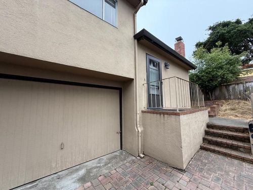 637 Spencer St, Monterey, CA, 93940-1337 | Card Image