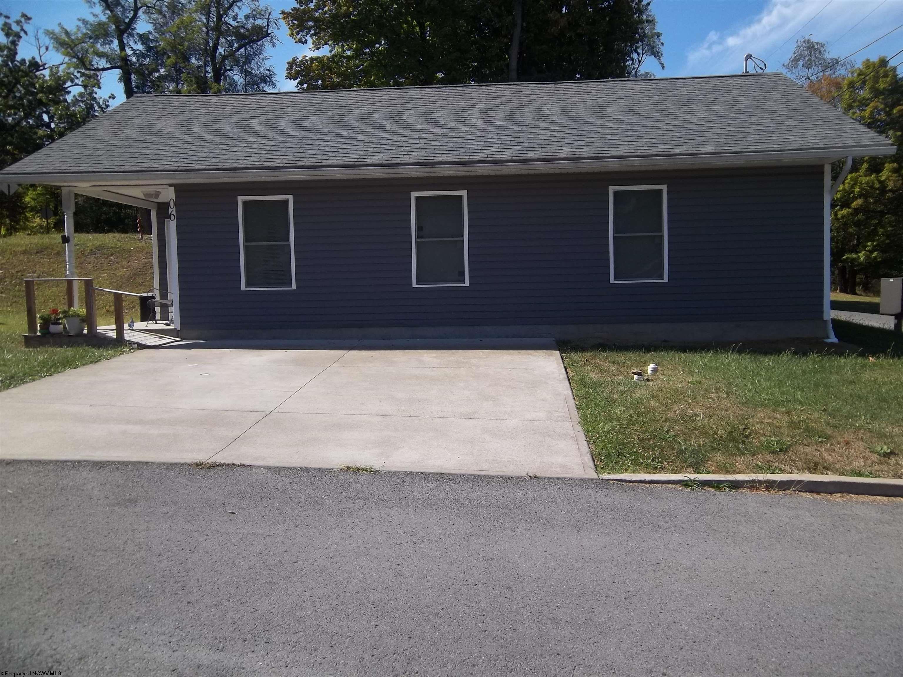 Addison Cir, Morgantown, WV 26505