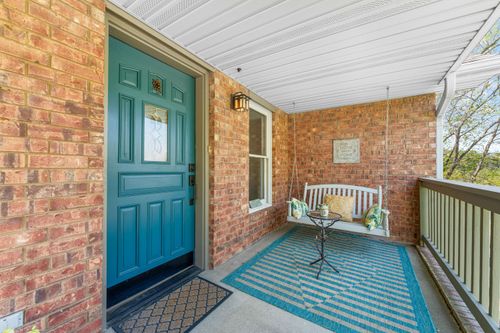 111 Townsend Ct, Hollister, MO, 65672-5388 | Card Image