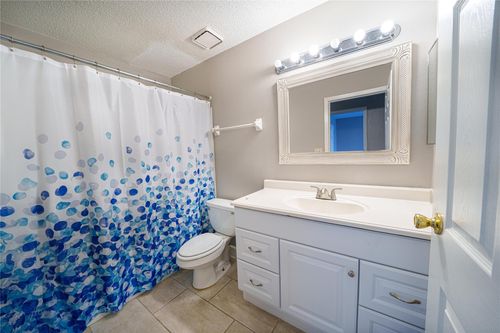 257c-2501 Gulf Fwy, Dickinson, TX, 77539-3242 | Card Image