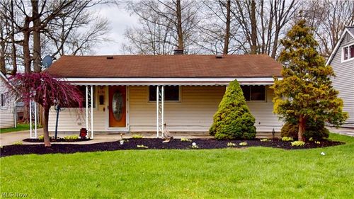 4790 Robinwood Dr, Mentor, OH, 44060-1149 | Card Image
