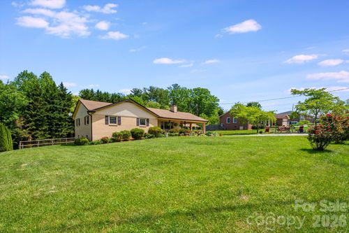 458 Beach Dr, Hendersonville, NC, 28792-3001 | Card Image