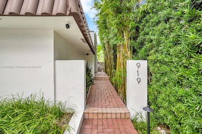 919 N Northlake Dr, House other with 3 bedrooms, 2 bathrooms and null parking in Hollywood FL | Image 3