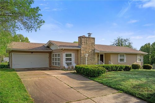 1318 Hibbard St, Coffeyville, KS, 67337-1424 | Card Image