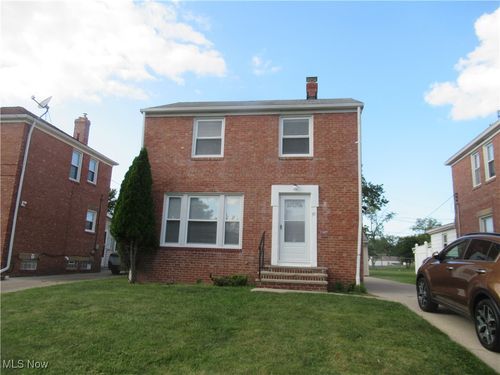 39 Eldred Ave, Bedford, OH, 44146-2637 | Card Image