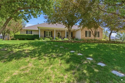 9101 Emily Cir, Manhattan, KS, 66502-8830 | Card Image