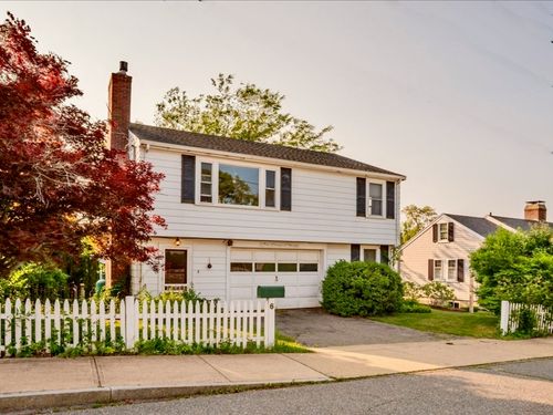 6 Prospect St, Rockport, MA, 01966-2132 | Card Image