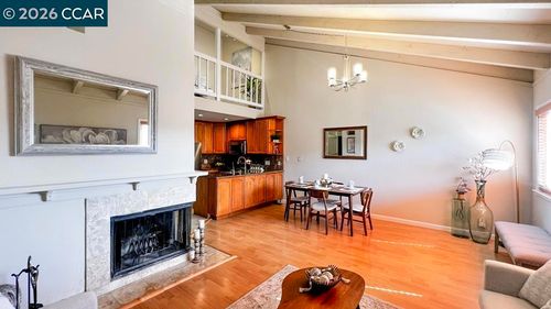 22 Holcomb Ct, Walnut Creek, CA, 94596-5223 | Card Image