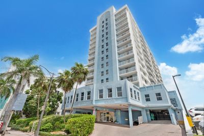 412 - 6969 Collins Ave, Condo with 1 bedrooms, 1 bathrooms and null parking in Miami Beach FL | Image 2