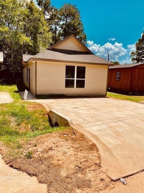 11720 White Cedar St, Willis, TX, 77318-7666 | Card Image