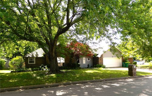 39 Saint John Pl, Farmington, AR, 72730-8803 | Card Image