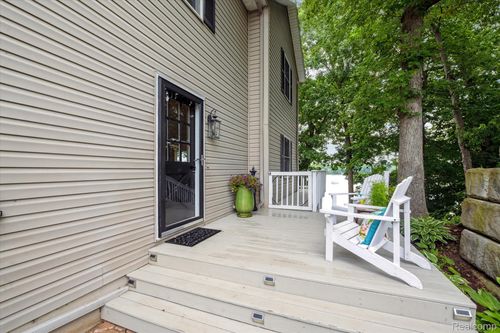 6201 Academy Dr, Brighton, MI, 48116-6506 | Card Image