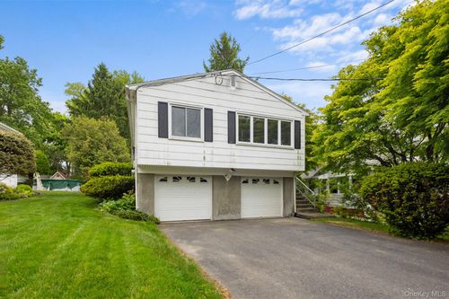 19 Lakeland Ave, Mohegan Lake, NY, 10547-1511 | Card Image
