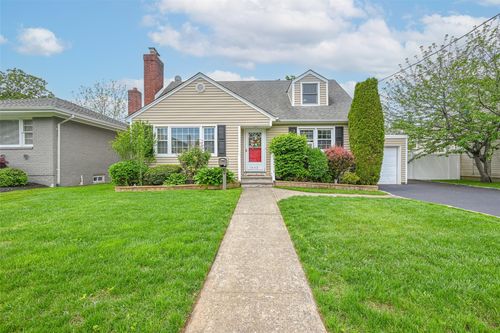 1652 Baker Ave, Merrick, NY, 11566-2327 | Card Image