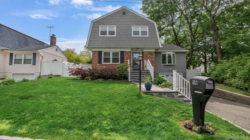 16 Kingsley Road, Huntington, NY, 11743 | Card Image