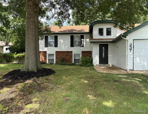 237 Valleyoak Ct, Ballwin, MO, 63021-6550 | Card Image