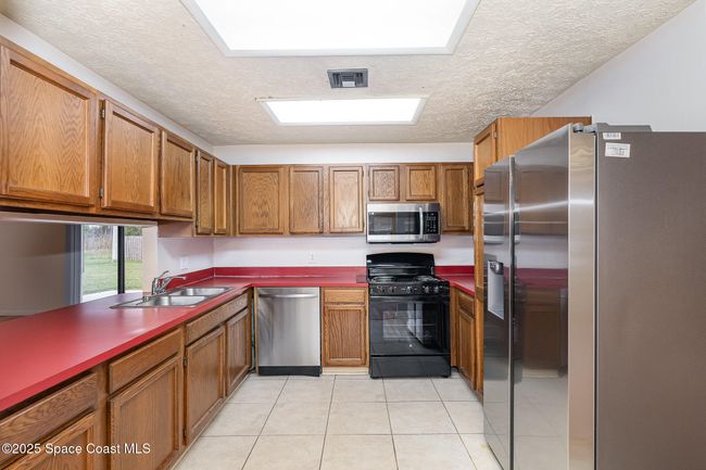 All new kitchen appliances | Image 19