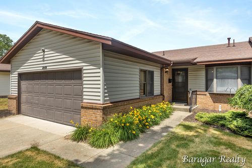 2149 Ter Van Dr Ne, Grand Rapids, MI, 49505-6372 | Card Image