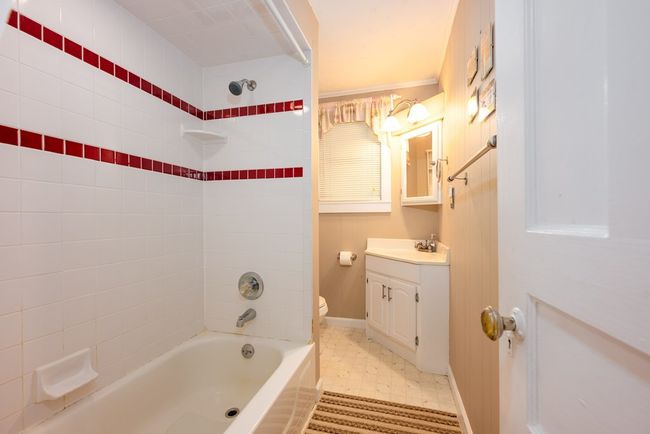 181 Village Rd, House other with 3 bedrooms, 2 bathrooms and null parking in Murphy NC | Image 13