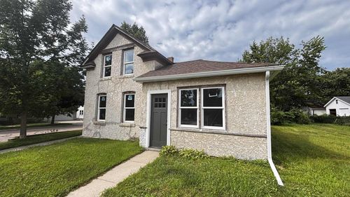 101 N Cedar St, Chaska, MN, 55318-1831 | Card Image