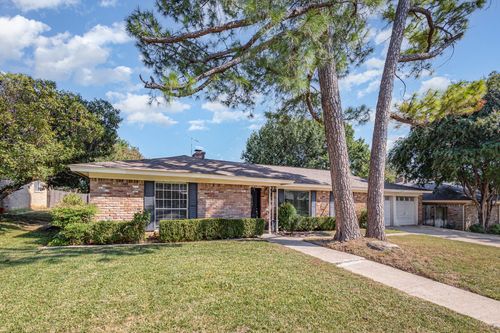 1740 Cynthia Ln, Hurst, TX, 76054-3710 | Card Image