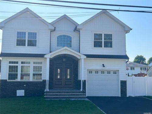 9 Sumner Ave, Merrick, NY, 11566-3061 | Card Image