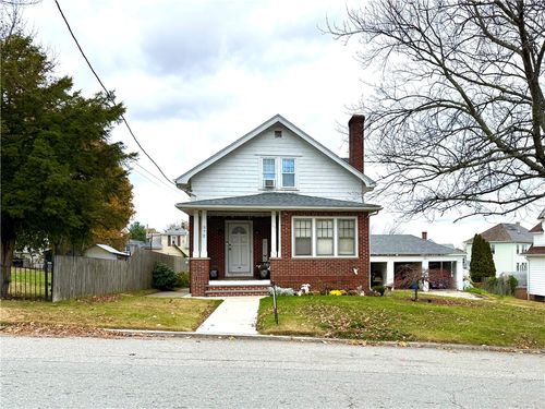 372 Farmington Ave, Cranston, RI, 02920-7617 | Card Image