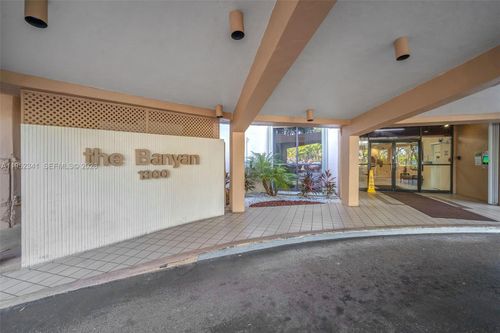 ph15-1300 Saint Charles Pl, Pembroke Pines, FL, 33026-3368 | Card Image