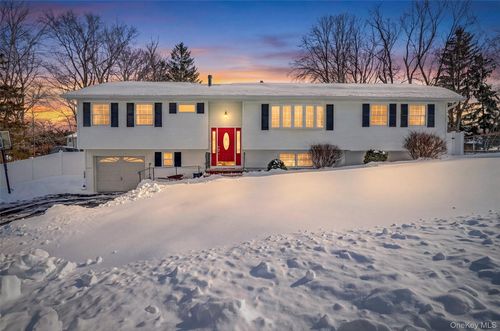 4 Adams Dr, Stony Point, NY, 10980-1002 | Card Image