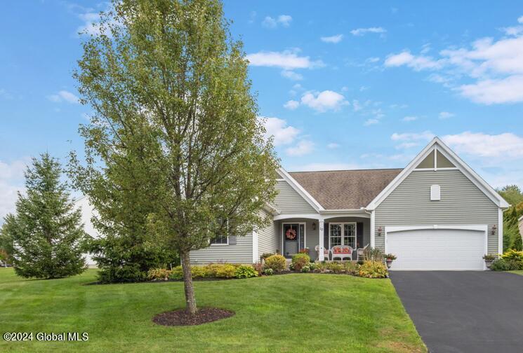 Gladstone Cir, Mechanicville, NY 12118