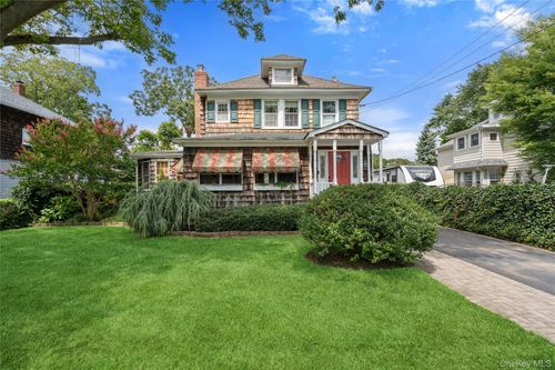 51 Hamilton St, Sayville, NY, 11782-3203 | Card Image