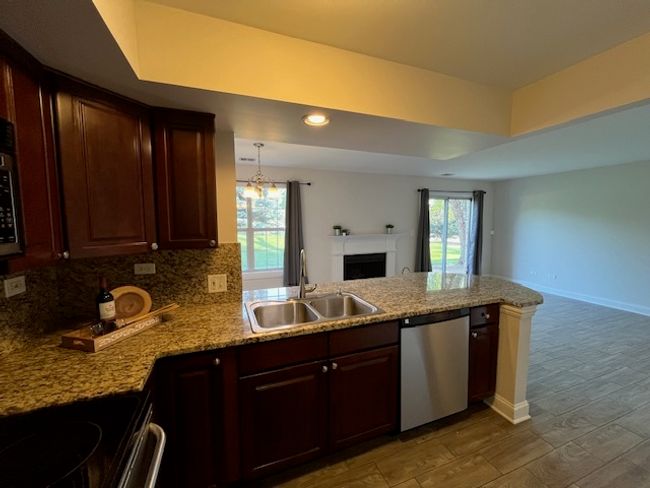 APT-115 - 11 Foxcroft Rd, Townhouse with 2 bedrooms, 2 bathrooms and 2 parking in Naperville IL | Image 12