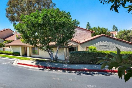 8466 Idlewild Cir, Huntington Beach, CA, 92646-1618 | Card Image