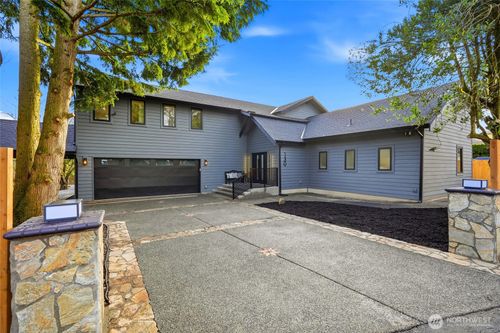 130 203rd Pl Sw, Lynnwood, WA, 98036-7205 | Card Image