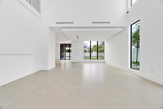 6818 - 6818 Nw 104 Th Ct, House other with 4 bedrooms, 5 bathrooms and null parking in Doral FL | Image 5