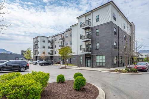 804 Riverfront Pkwy, CHATTANOOGA, TN, 37402-1633 | Card Image