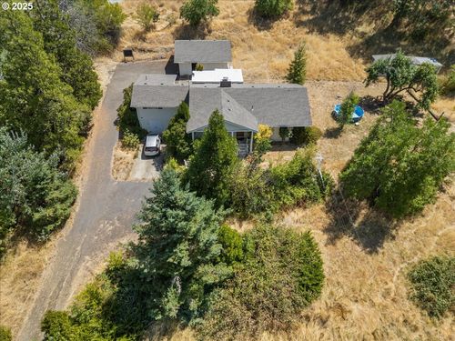 858 Glenbrook Loop Rd, Riddle, OR, 97469-9731 | Card Image