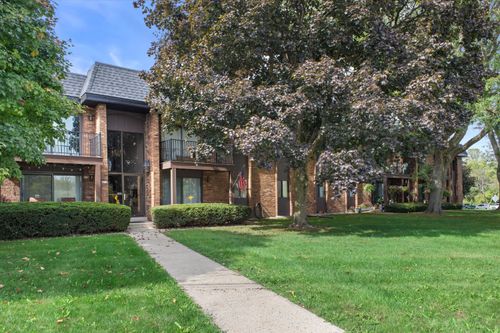 5175 S Root River Pkwy, Greenfield, WI, 53228-3545 | Card Image
