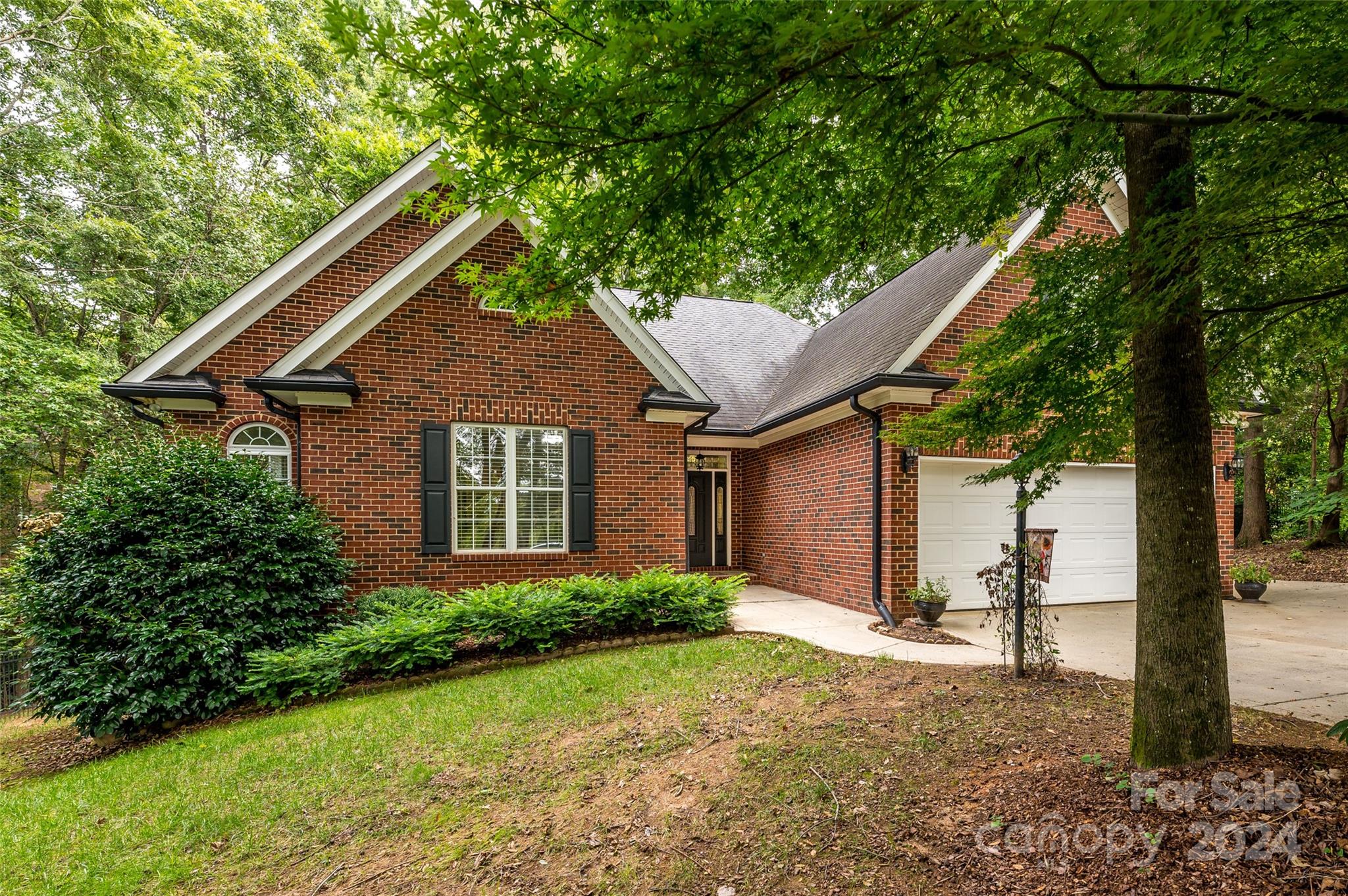 Broken Arrow Ct, Mint Hill, NC 28227