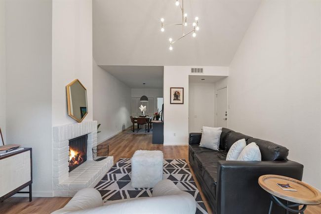 APT-422 - 2100 Tanglewilde St, Townhouse with 1 bedrooms, 1 bathrooms and 1 parking in Houston TX | Image 5