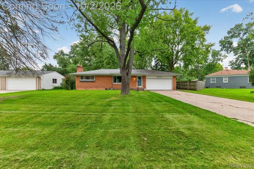 5539 Sunwood Dr, Waterford Twp, MI, 48329-3257 | Card Image
