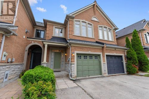 37 Kingsbridge Cir, Thornhill, ON, L4J8N8 | Card Image