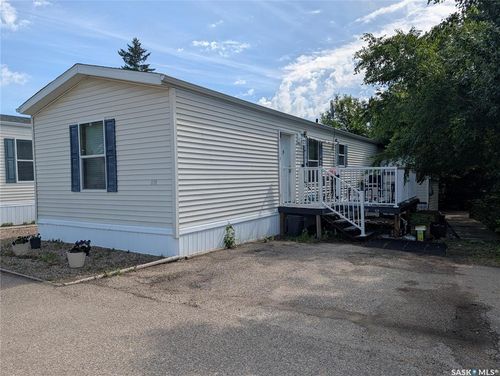 B24 - 1295 9 Th Ave Ne, House with 2 bedrooms, 1 bathrooms and 2 parking in Moose Jaw SK | Card Image